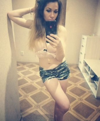 Живу в Москве и готова предложить тебе широкий спектр услуг. 💋 Я мастерски владею искусством массажа, могу погрузить тебя в океан релакса и наслаждения. 🙌 Ты также можешь насладиться моим огненным стриптизом и расслабиться после напряженного дня. 😍 В общении я дружелюбная и открытая, готова тебя выслушать и понять. ✨ Если ты хочешь окунуться в мир наслаждения и непринужденности, то со мной ты на правильном пути. 🌟 Ознакомься с моими фото и отзывами, и ты поймешь, что со мной ты окажешься на седьмом небе от наслаждения. 💖 Жду встречи с тобой, чтобы сделать наш вечер незабываемым! 🌹 Елизавета