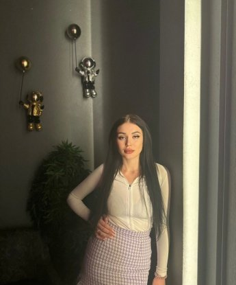 Я готова подарить тебе незабываемые моменты релаксации и наслаждения. 💋 Благодаря моему опыту, ты ощутишь себя настоящим мужчиной, который заслуживает внимания и ласки. 🔥 Мои возможности безграничны и я готова исполнить твои самые сокровенные фантазии. 🌟 Позволь отдаться моим нежным рукам и погрузиться в мир удовольствия и наслаждения. 💃 Отзывы моих предыдущих клиентов говорят самыми прекрасными словами обо мне. 💖 Жду тебя, чтобы создать незабываемые моменты удовольствия и страсти. 💫 Обещаю, ты останешься доволен и захочешь вернуться ко мне снова и снова. 🌹 Живу в Москве, где мои услуги доступны для истинных ценителей качественного отдыха. 🏙️ 💕 Радует, что я здесь, чтобы тебе доставить настоящее наслаждение. 😘 Фото мои, жду тебя, дорогой! 💋 Алёна